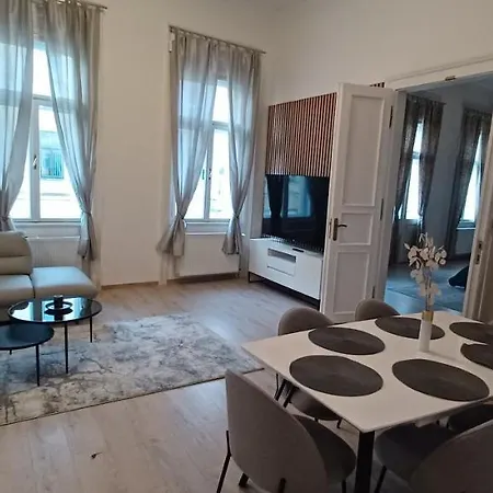 Entrez 3 - Historical Centre Апартаменты