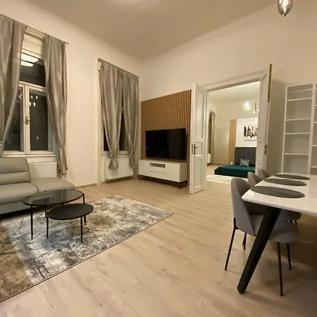 Апартаменты Entrez 3 - Historical Centre