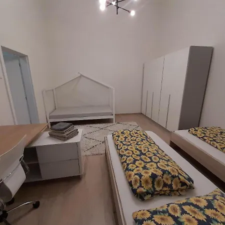 Entrez 3 - Historical Centre *