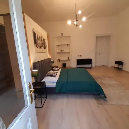 Entrez 3 - Historical Centre *